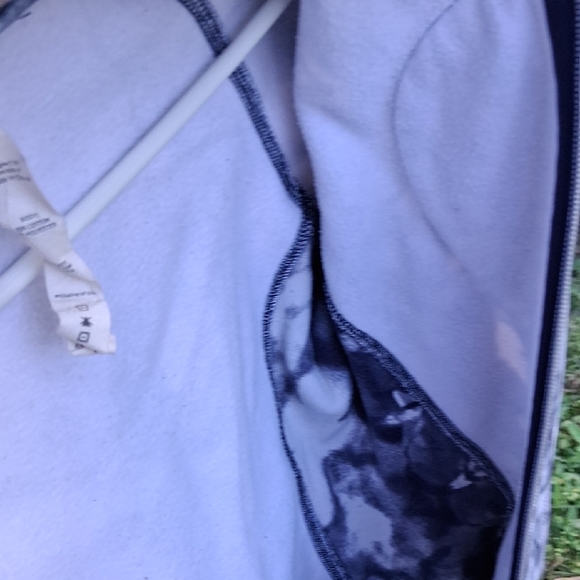 Lululemon Athletica Blue and White Zip-Up Hoodie - Picture 12 of 12